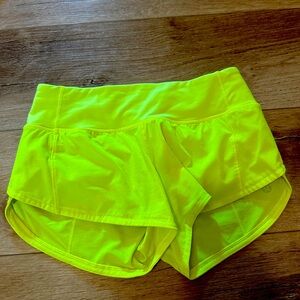 Lululemon 2.5” LR Speed Up Highlight Yellow Shorts 0